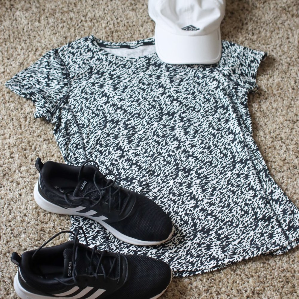 B/W patterned Nike Running Top sz M